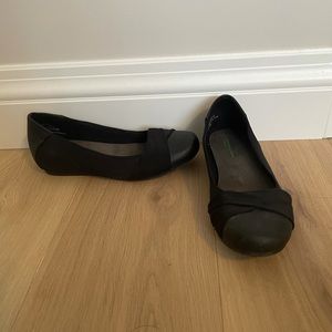 Women’s size 7.5 baretrap flats